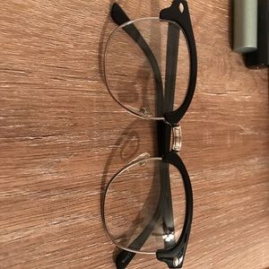 Super cute fake glasses🙊